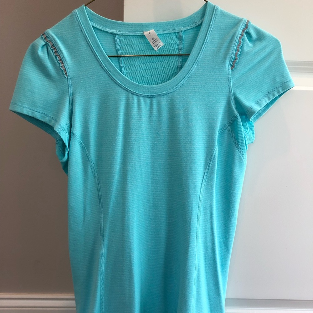 Lulu short sleeve top size 4